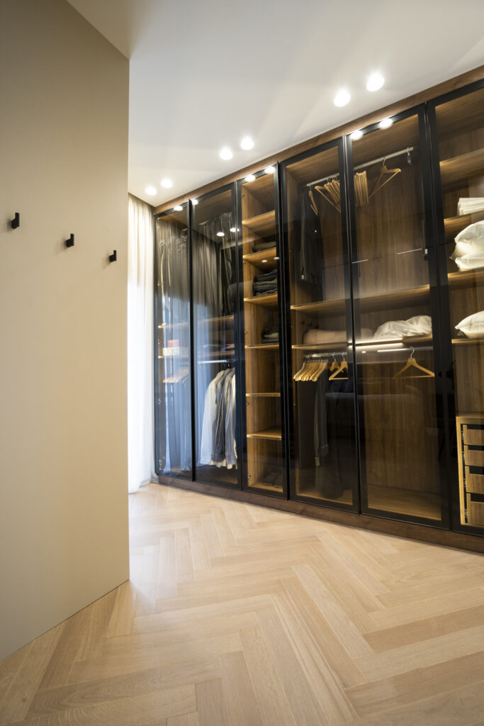 Luxurious apartment design and renovation scheme