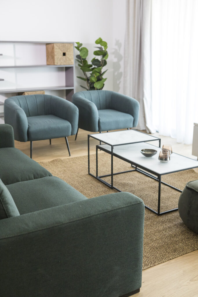 Modern minimalist block staging scheme