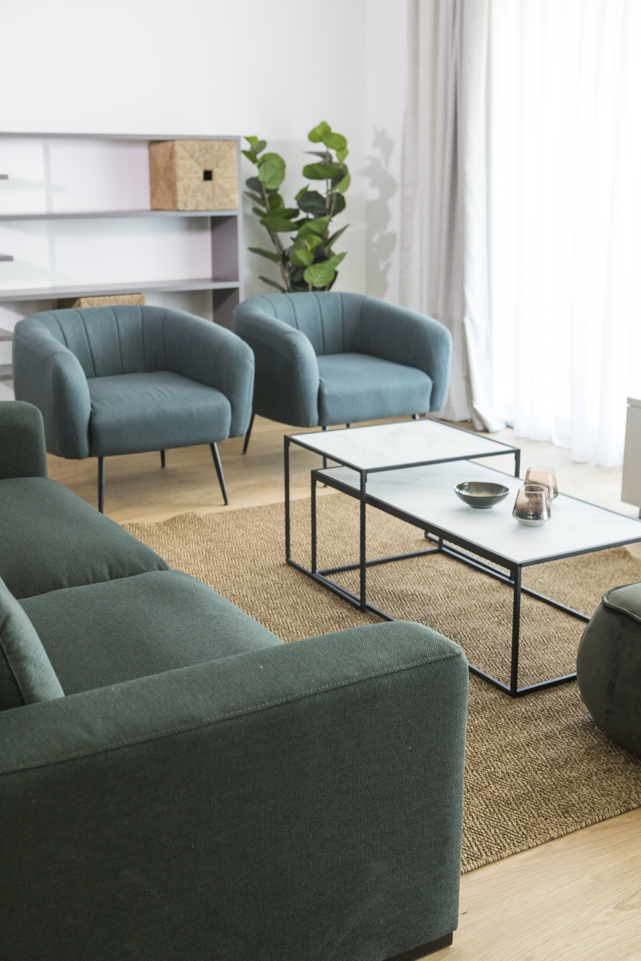 Modern minimalist block staging scheme