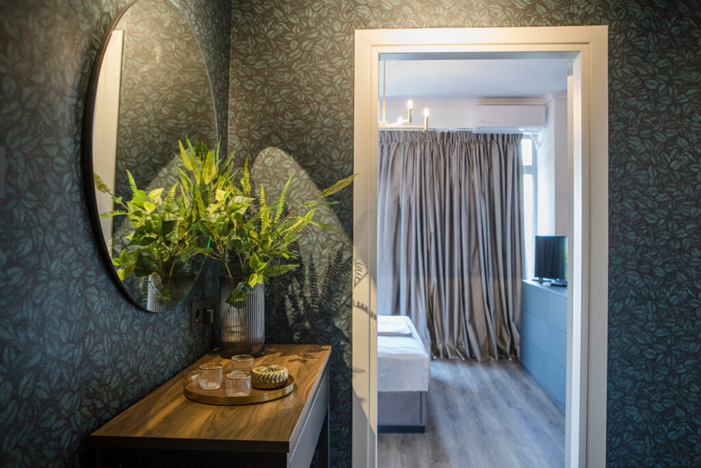 Chic bachelorette pad renovation